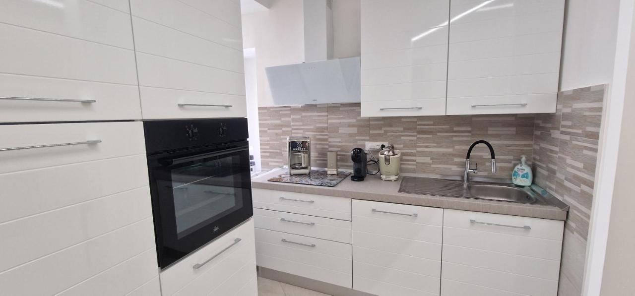 Appartamento B&B La Dimora Di Parthenope Napoli Bagian luar foto