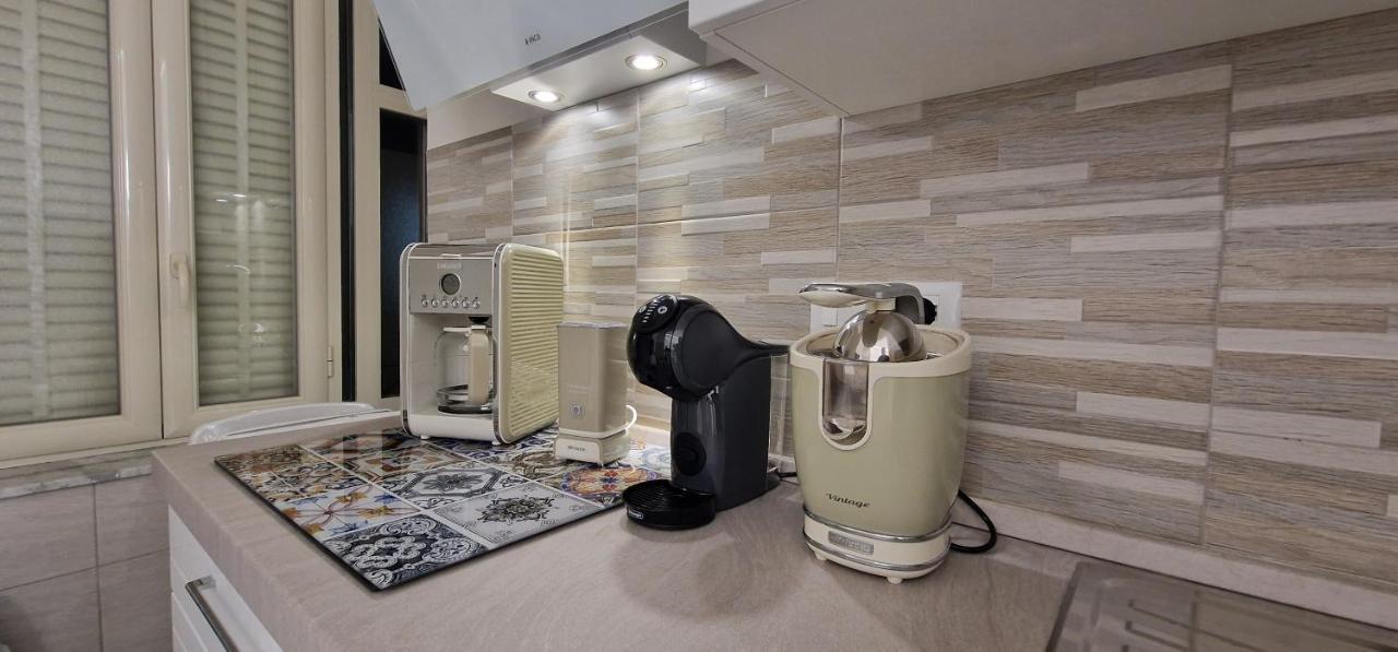 Appartamento B&B La Dimora Di Parthenope Napoli Bagian luar foto
