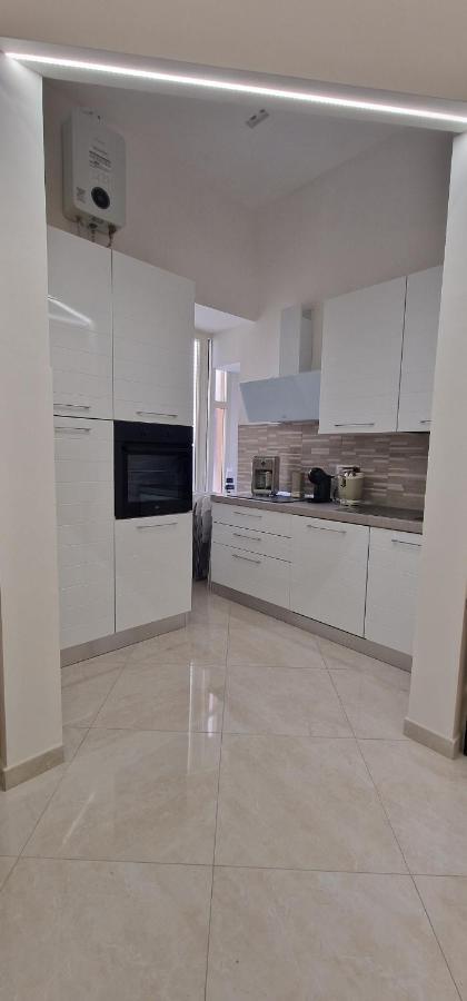 Appartamento B&B La Dimora Di Parthenope Napoli Bagian luar foto