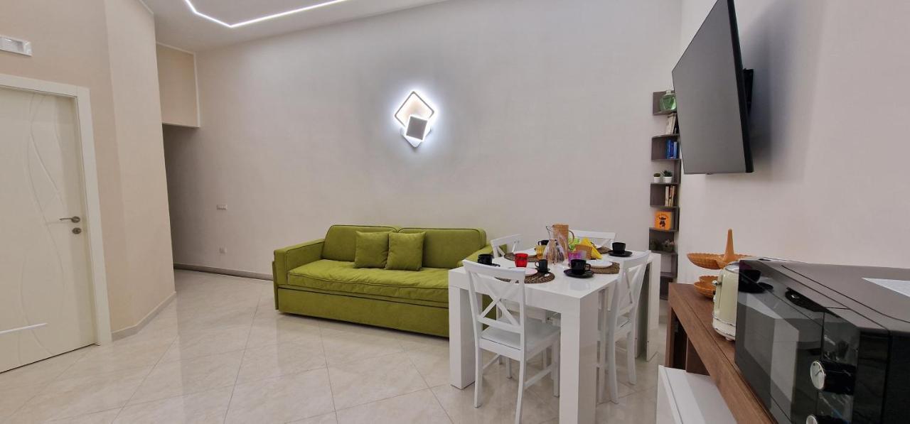 Appartamento B&B La Dimora Di Parthenope Napoli Bagian luar foto