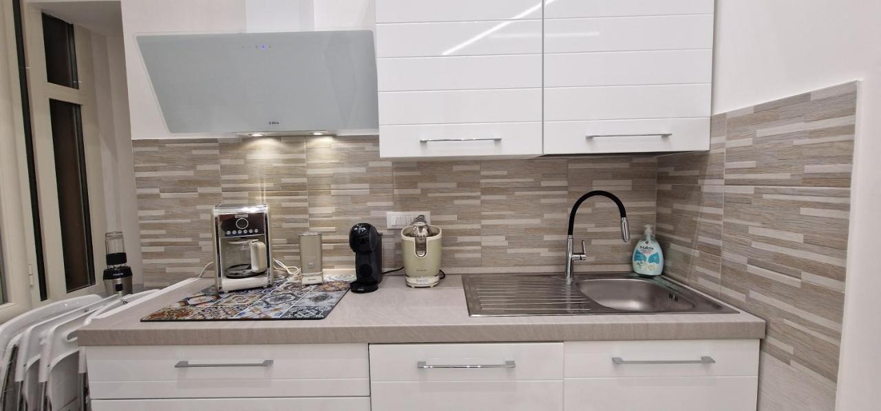 Appartamento B&B La Dimora Di Parthenope Napoli Bagian luar foto