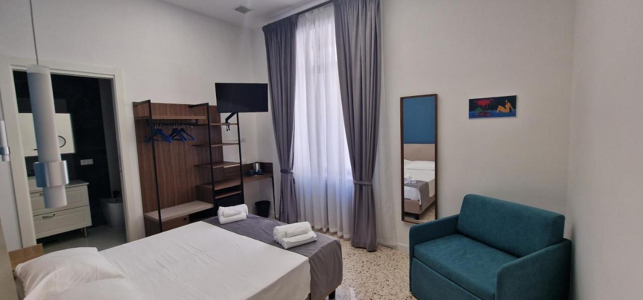 Appartamento B&B La Dimora Di Parthenope Napoli Bagian luar foto