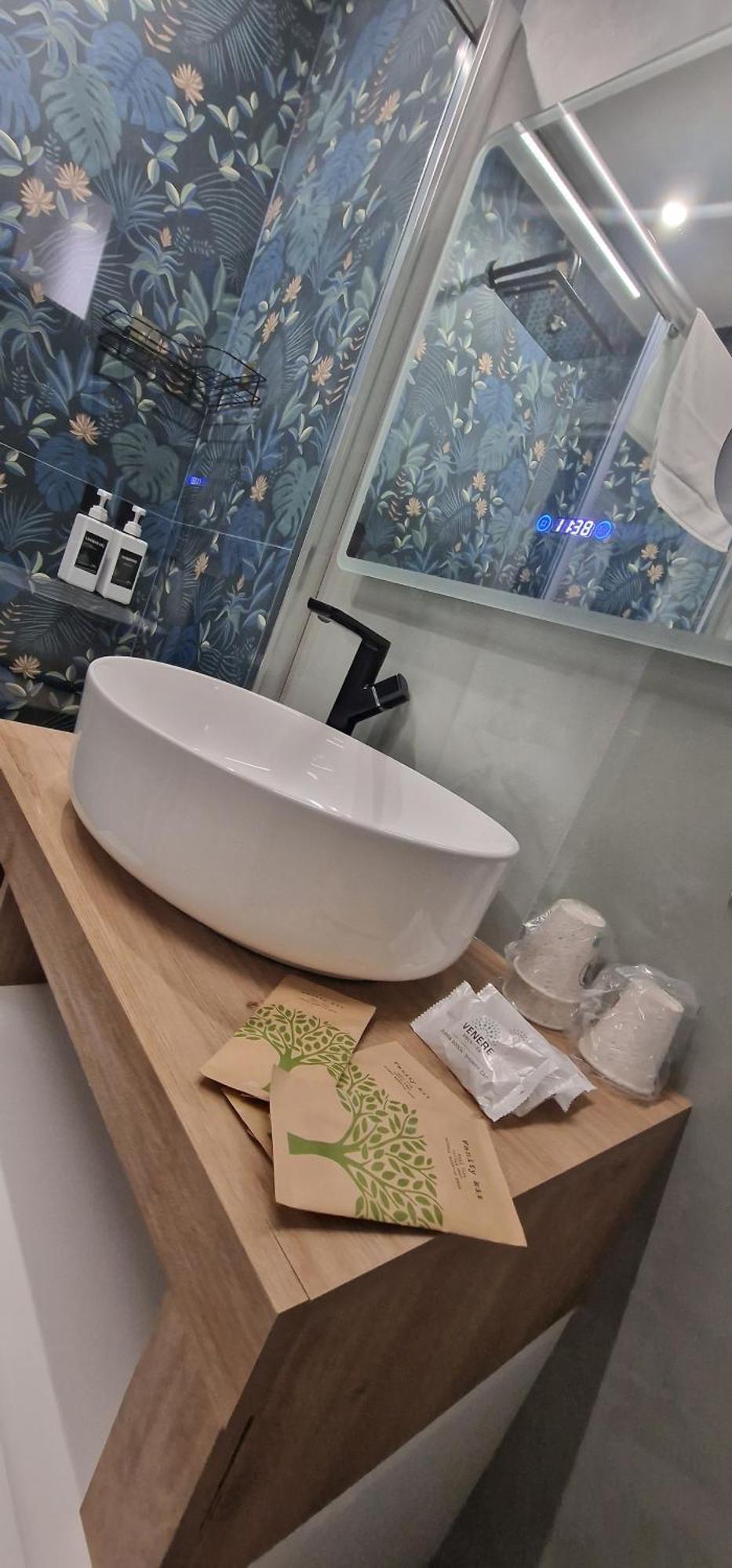 Appartamento B&B La Dimora Di Parthenope Napoli Bagian luar foto